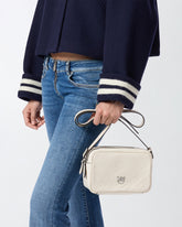 Mittelgroße Camera Bag mit Schulterriemen aus Chevron-Leder - | Pinko