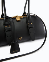 Große Schultertasche Escape Bag Horizontal aus Leder - Schwarz | Pinko