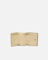 Kompakte Geldbörse aus Leder mit Handgelenksschlaufe - Beige | Pinko