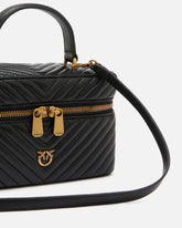 Kleines Beautycase zum Umhängen aus Nappaleder mit Chevron - | Pinko