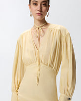 Kurzes Kleid mit langen Ärmeln und Drapierungen - | Pinko