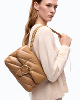 Mittelgroße Umhängetasche Love Bag Puff aus gestepptem Nappaleder mit Schmuckschnalle - | Pinko