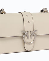 Kleine Love Bag One Schultertasche aus Leder mit New Buckle - Weiß | Pinko