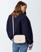 Mittelgroße Camera Bag mit Schulterriemen aus Chevron-Leder -  | Pinko