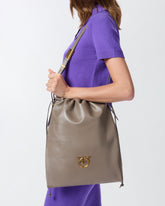 Mittelgroße Schultertasche Slouchy Bag in vertikaler Form aus Leder -  | Pinko