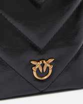 Smartphonehülle mit Schulterriemen aus Chevron-Leder -  | Pinko