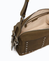 Mittlere Schultertasche Keeper Bag aus Veloursleder mit Patches und Nieten - Braun | Pinko