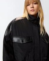 Jacke aus technischem Canvas mit Details mit Ledereffekt -  | Pinko